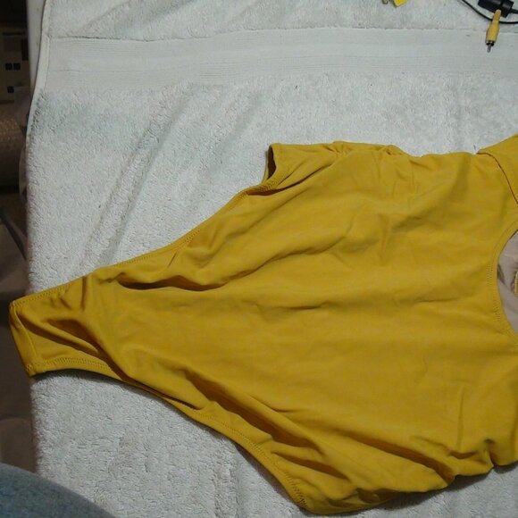 Shade & Shore Women's Asymmetric Twist One Piece Swimsuit Gold S,M.XL - Picture 16 of 16